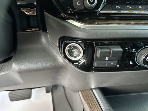 Used 2022 Chevrolet Silverado 1500 LT Trail Boss w/ LT Trail Boss Premium Package AWD/4WD image 17