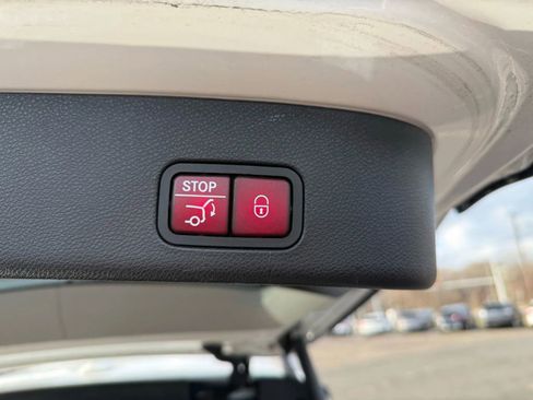 Used 2018 Mercedes-Benz GLS 550 4MATIC image 27