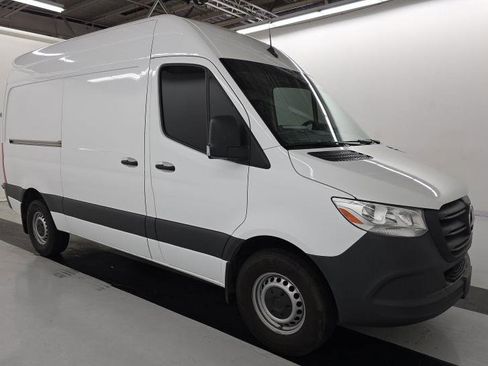 Used 2024 Mercedes-Benz Sprinter 2500 image 5