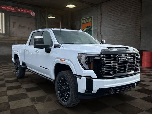 New 2026 GMC Sierra 2500 Denali Ultimate w/ LPO, Black Badging Package AWD/4WD image 7