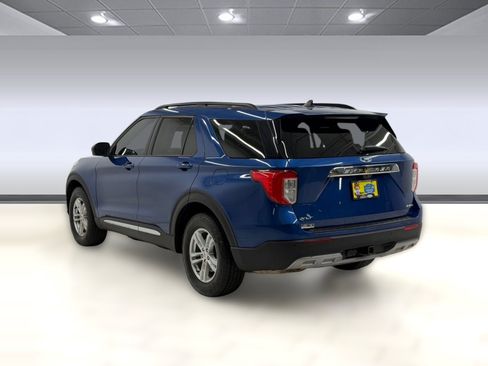 Used 2022 Ford Explorer XLT w/ Equipment Group 202A AWD/4WD image 2