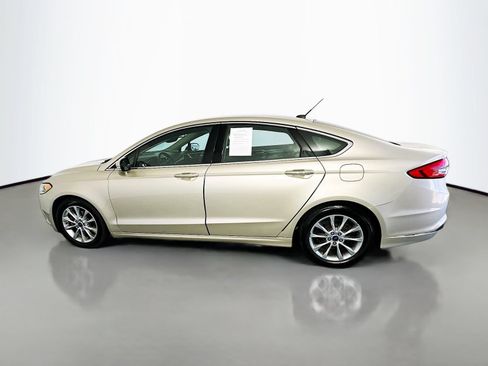 Used 2017 Ford Fusion SE w/ Fusion SE Technology Package FWD image 4