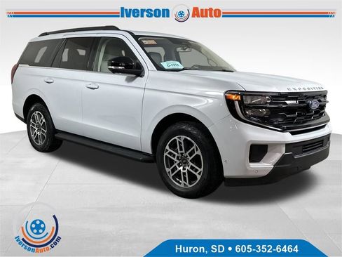 Used 2025 Ford Expedition Active image 1