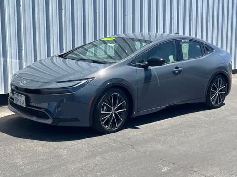 Used 2024 Toyota Prius XLE FWD image 1