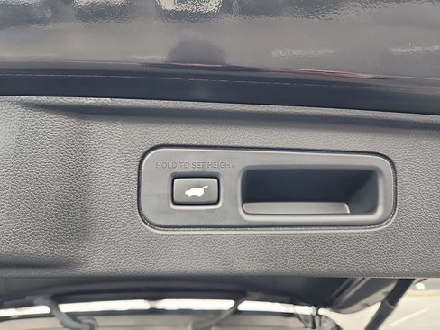 Used 2025 Honda Pilot TrailSport image 39