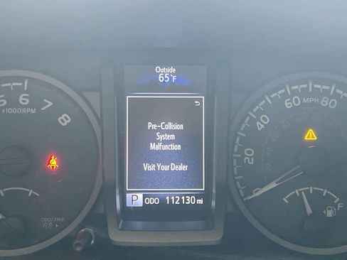 Used 2018 Toyota Tacoma TRD Sport AWD/4WD image 15