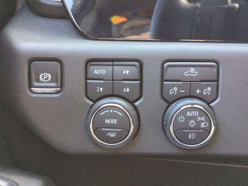 Used 2025 Chevrolet Silverado 1500 LT Trail Boss w/ Convenience Package II image 26