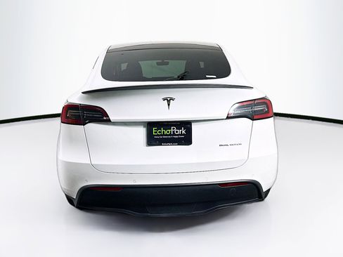Used 2022 Tesla Model Y Long Range image 7