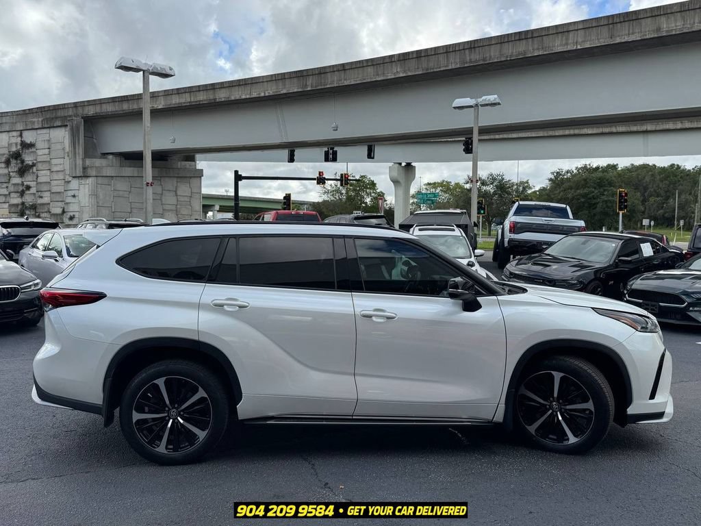 Used 2021 Toyota Highlander XSE FWD image 9