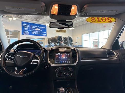 Used 2018 Chrysler 300 Limited AWD/4WD image 9