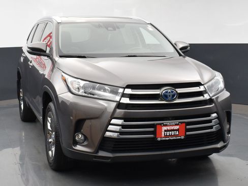 Used 2017 Toyota Highlander Limited Platinum image 7