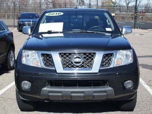 Used 2016 Nissan Frontier SV image 2