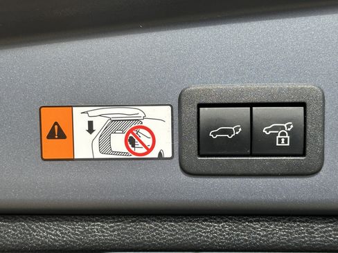 Used 2025 Toyota Corolla Cross XLE w/ Convenience Package image 25