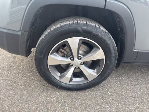 Used 2021 Jeep Cherokee Limited w/ Elite Package image 12