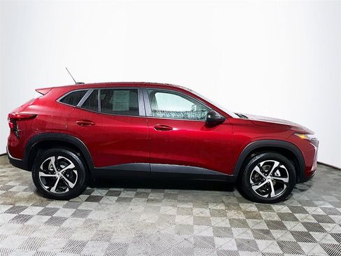 Used 2024 Chevrolet Trax RS w/ Driver Confidence Package image 9