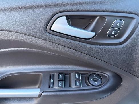 Used 2019 Ford Escape SE FWD image 38