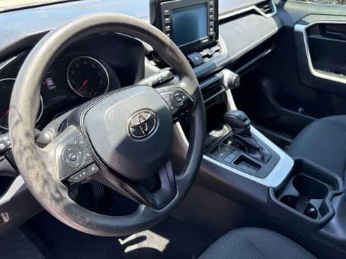 Used 2021 Toyota RAV4 LE FWD image 12