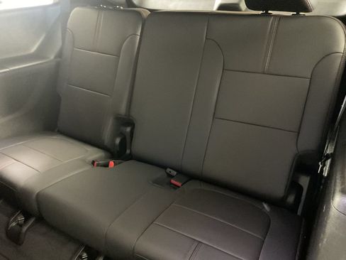 Used 2023 Chevrolet Traverse RS FWD image 20