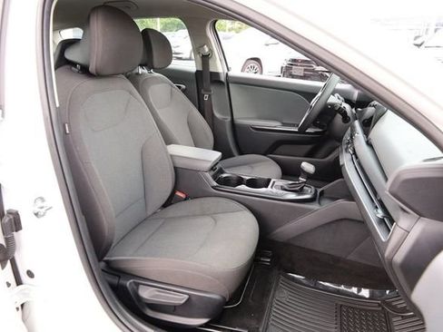 Used 2025 Kia K4 FWD image 27
