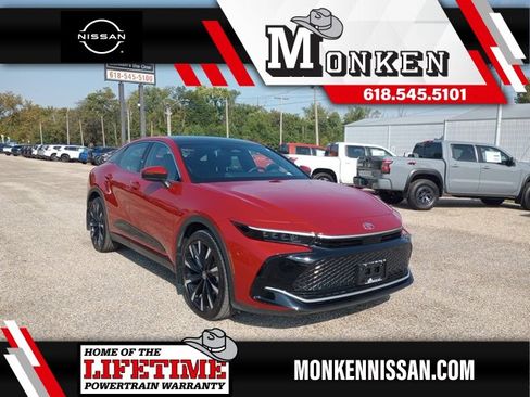 Used 2023 Toyota Crown Platinum image 1