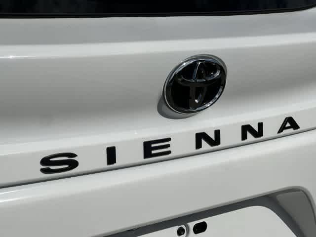 Used 2026 Toyota Sienna LE AWD/4WD image 26