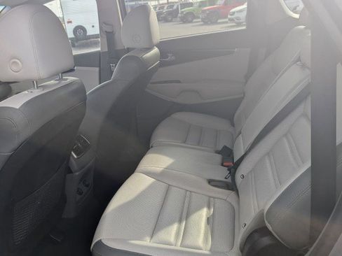 Used 2020 Kia Sorento SX image 17