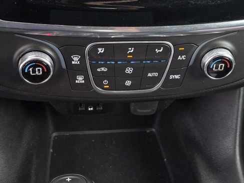 Used 2020 Chevrolet Traverse LS image 16