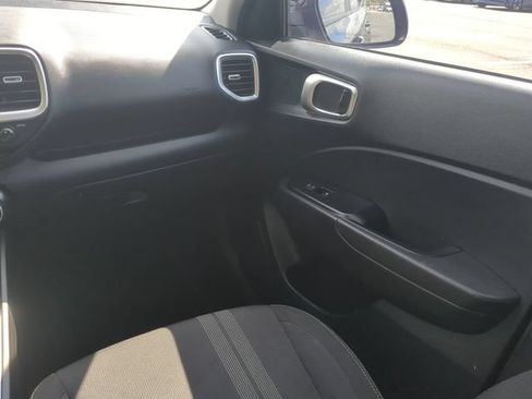 Used 2024 Hyundai Venue SEL FWD image 16