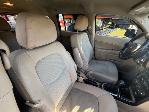Used 2010 Chevrolet HHR LT image 17