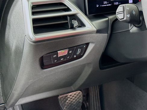 Used 2025 BMW 330i Sedan w/ Convenience Package image 10