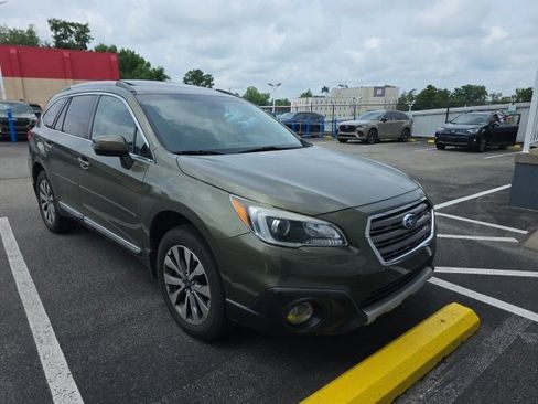 Used 2017 Subaru Outback 3.6R Touring AWD/4WD image 4
