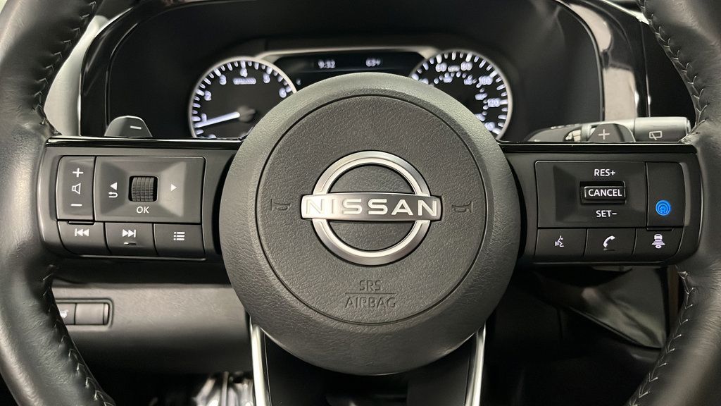 Used 2023 Nissan Pathfinder SL AWD/4WD image 15