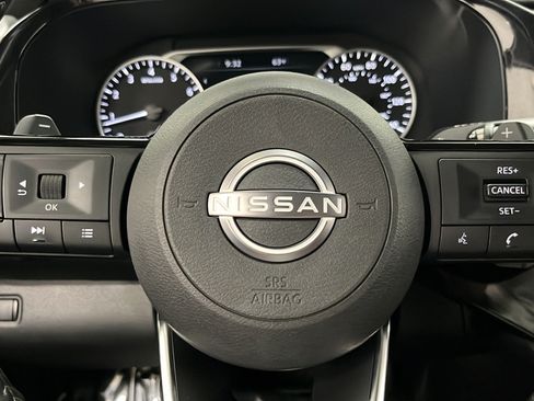 Used 2023 Nissan Pathfinder SL AWD/4WD image 15