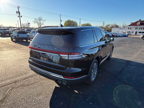 Used 2023 Lincoln Aviator AWD w/ Premium Package image 4
