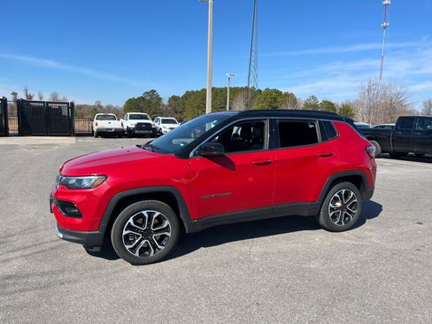 Used 2024 Jeep Compass Limited image 4