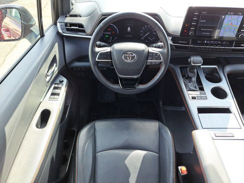 Used 2021 Toyota Sienna XSE w/ XSE Plus Package image 14