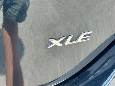 Used 2017 Toyota Corolla XLE FWD image 11
