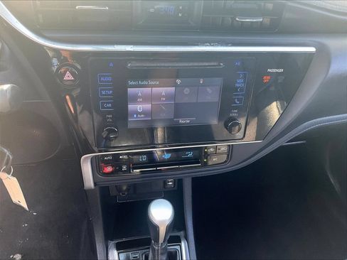 Used 2017 Toyota Corolla SE w/ Carpet Mat Package (TMS) FWD image 9
