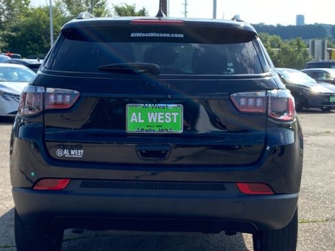 Used 2023 Jeep Compass Latitude w/ Sun and Sound Group AWD/4WD image 4