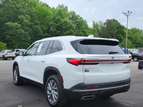 Used 2025 Buick Enclave Preferred AWD/4WD image 3