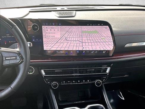 Used 2025 Chevrolet Traverse RS FWD image 8