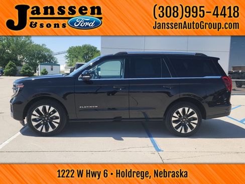Used 2025 Ford Expedition Platinum w/ Driver's Package AWD/4WD image 1