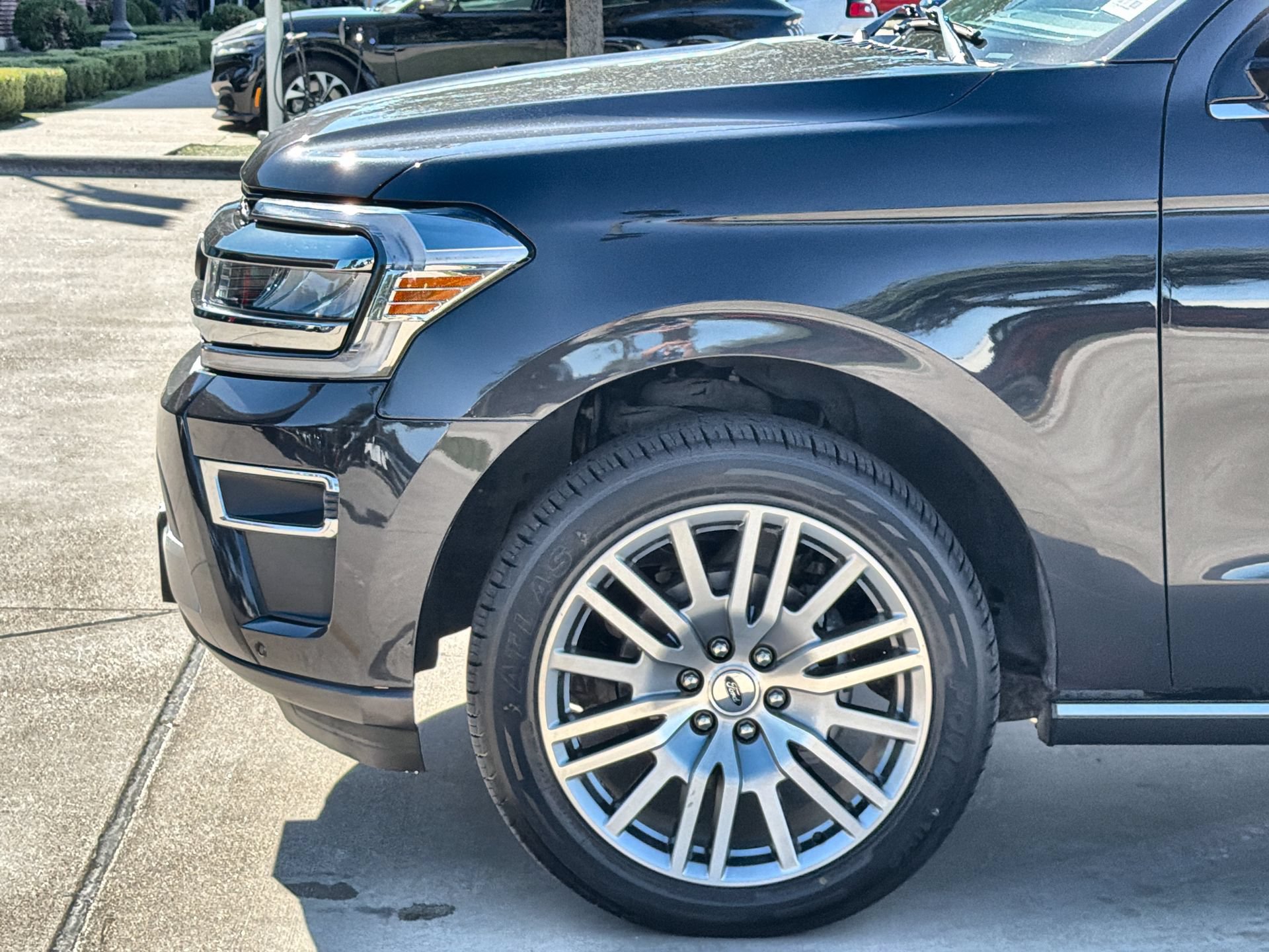Used 2024 Ford Expedition Limited AWD/4WD image 10