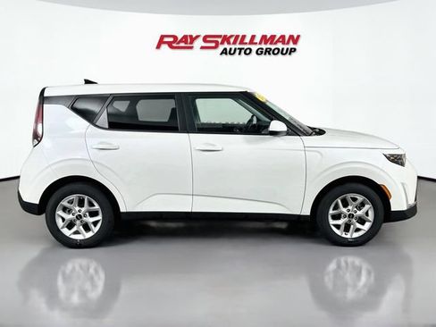Used 2025 Kia Soul LX FWD image 8