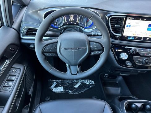 New 2026 Chrysler Pacifica Select w/ S Appearance Package image 13