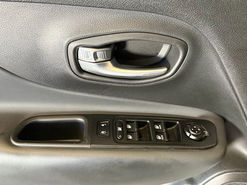 Used 2022 Jeep Renegade Latitude image 17