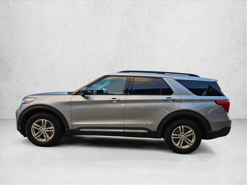Used 2023 Ford Explorer XLT w/ Equipment Group 202A AWD/4WD image 9