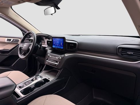 Used 2020 Ford Explorer XLT image 5