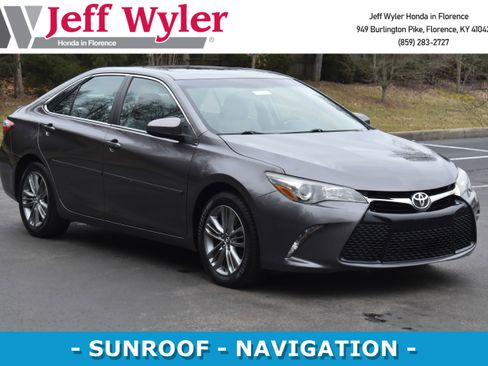 Used 2015 Toyota Camry SE image 1