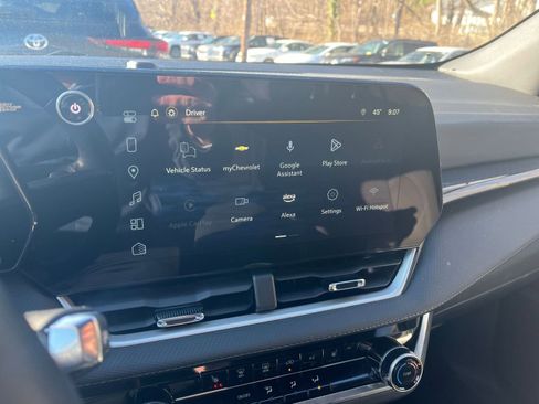 Used 2025 Chevrolet Equinox LT image 17